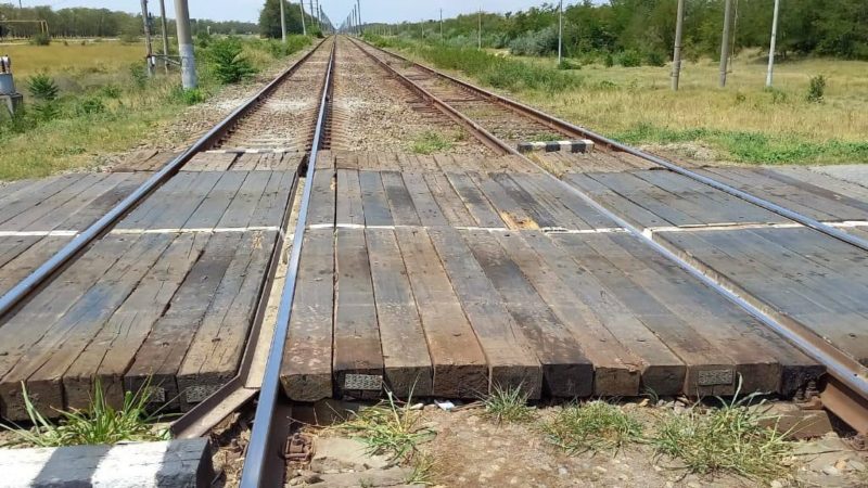 Благодаря ЦУР Чеченской Республики, отремонтировали железнодорожный переезд в Наурском районе