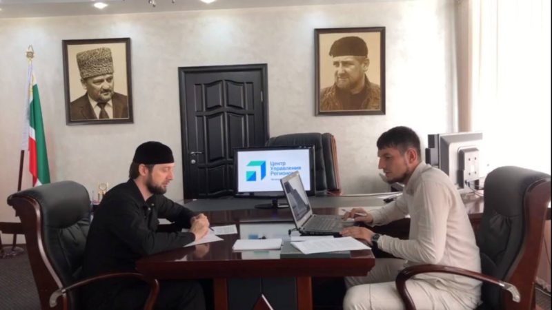 Центр управления регионом Чеченской Республики продолжает работу по прямым эфирам, в рамках которых руководители ответственных ведомств и главы местных администраций муниципальных районов отвечают на актуальные вопросы жителей республики.