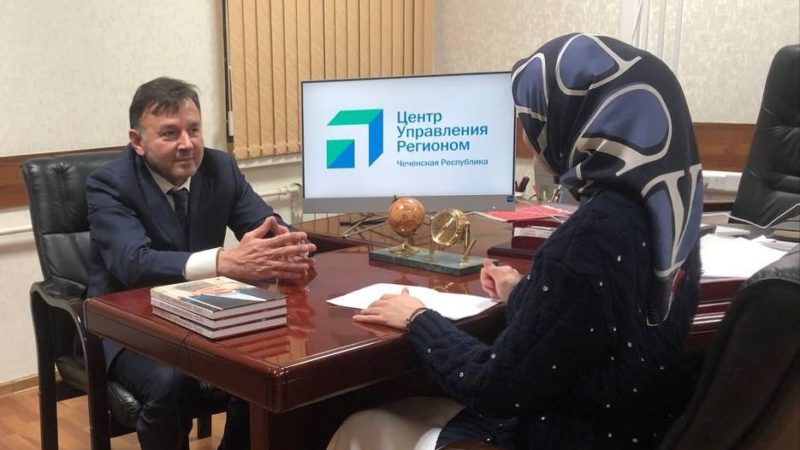 Заместитель министра образования и науки ЧР Ильяс Тааев принял участие в прямом эфире ЦУР Чеченской Республики.
