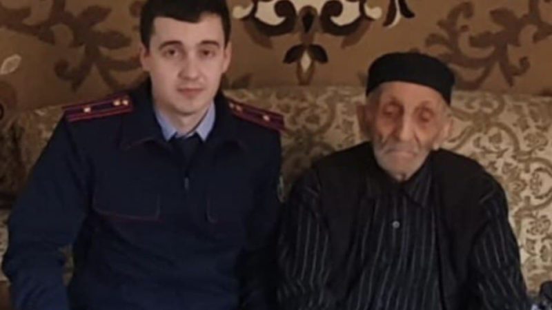 В День героев Отечества сотрудники следственного управления поздравили ветерана войны