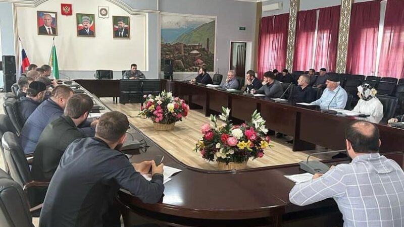 Особое внимание руководства республики к вопросам занятости населения и реализация комплексных мер по улучшению рынка труда способствует позитивной динамике социально-экономического развития Чеченской Республики