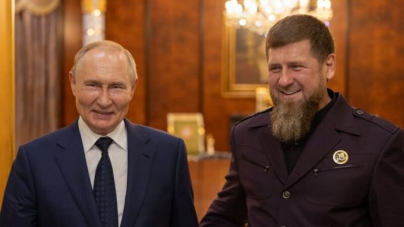 Владимир Путин призвал россиян брать пример Кадыровых в вопросах создания семьи